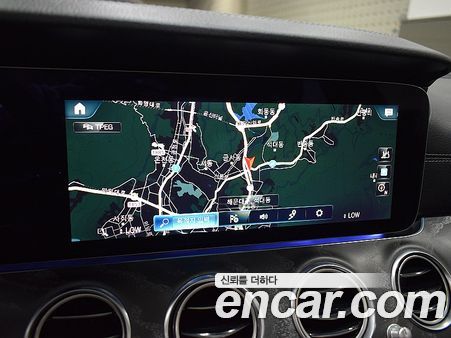Mercedes-Benz E-Class 2022, фото 5