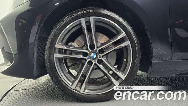 BMW 1 Series 2024, фото 4