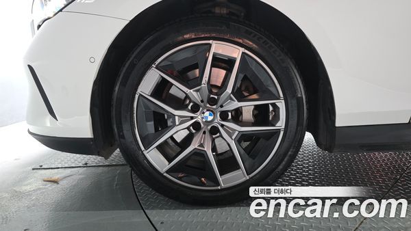 BMW 5 Series 2024, фото 5