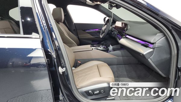 BMW 5 Series 2025, фото 16