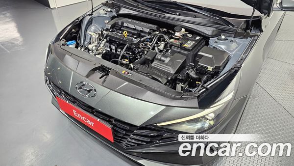 Hyundai Elantra 2023, фото 6