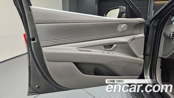 Hyundai Elantra 2023, фото 14