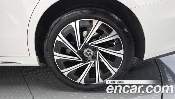 Mercedes-Benz E-Class 2024, фото 5