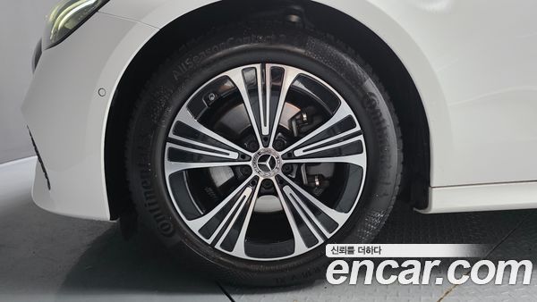 Mercedes-Benz E-Class 2024, фото 5