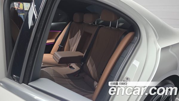 Mercedes-Benz E-Class 2024, фото 16