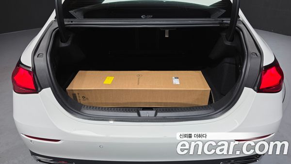 Mercedes-Benz E-Class 2024, фото 29