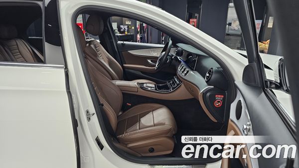 Mercedes-Benz E-Class 2021, фото 16