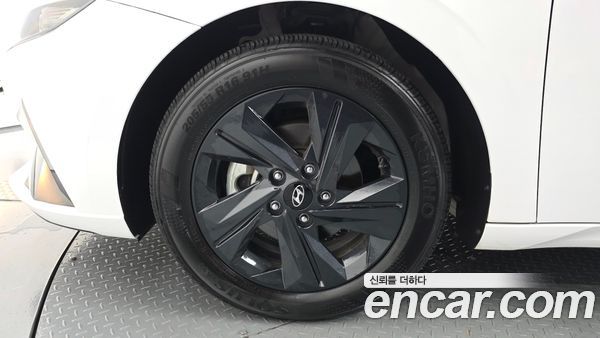 Hyundai Elantra 2023, фото 5
