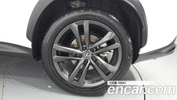 Lexus NX 2025, фото 4