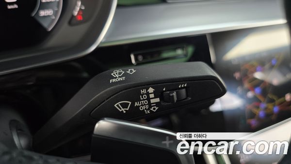Audi A8 2021, фото 29