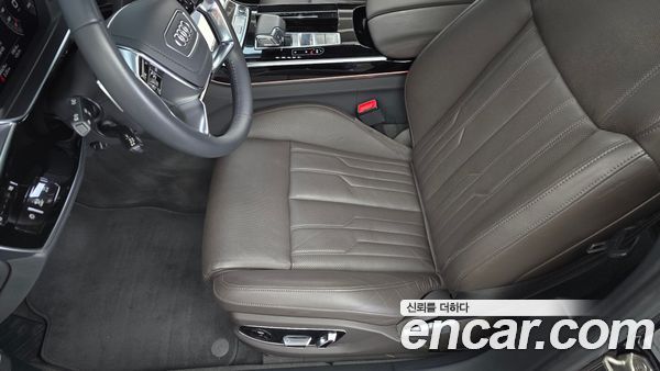 Audi A8 2021, фото 31