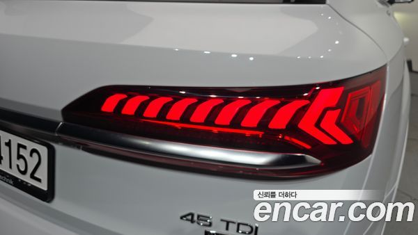 Audi Q7 2020, фото 9