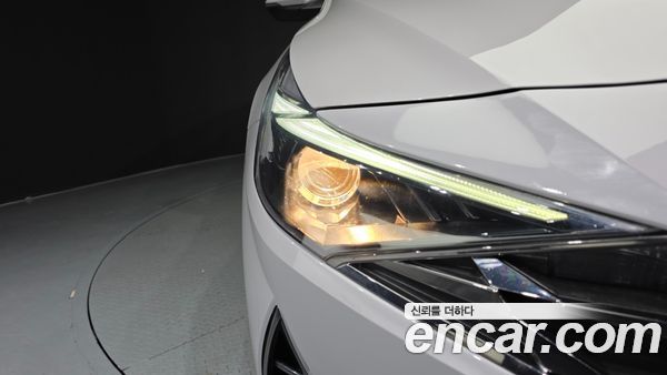 Hyundai Elantra 2022, фото 8