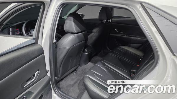 Hyundai Elantra 2022, фото 16