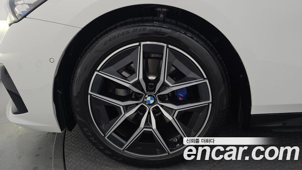 BMW 5 Series 2025, фото 4