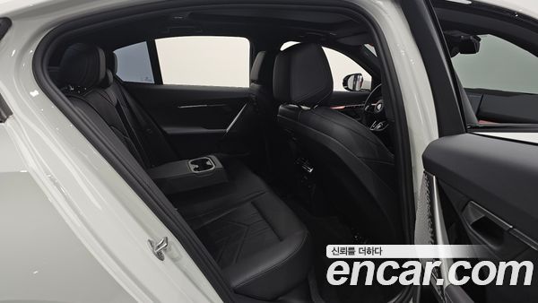 BMW 5 Series 2025, фото 15
