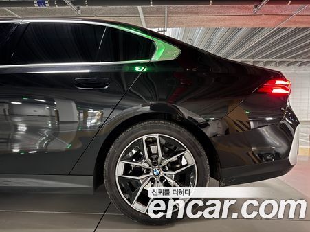 BMW 5 Series 2025, фото 6