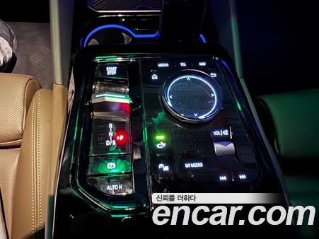 BMW 5 Series 2025, фото 11