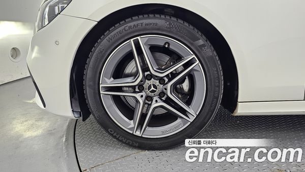 Mercedes-Benz E-Class 2023, фото 5