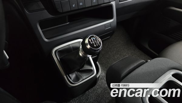 Hyundai Staria 2025, фото 11