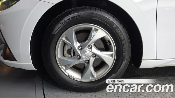 Hyundai Elantra 2023, фото 5