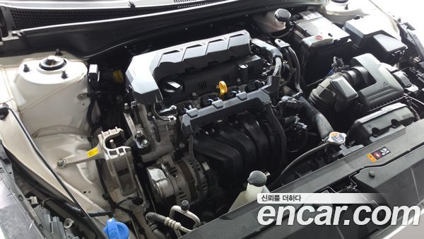 Hyundai Elantra 2023, фото 6