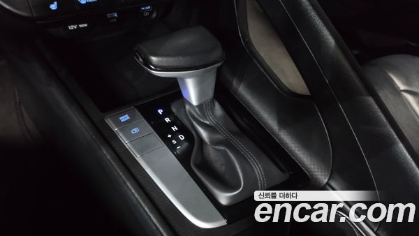 Hyundai Elantra 2023, фото 9