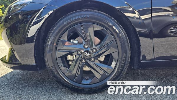 Hyundai Elantra 2023, фото 5