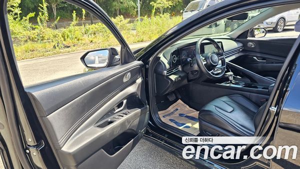Hyundai Elantra 2023, фото 10