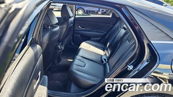 Hyundai Elantra 2023, фото 11