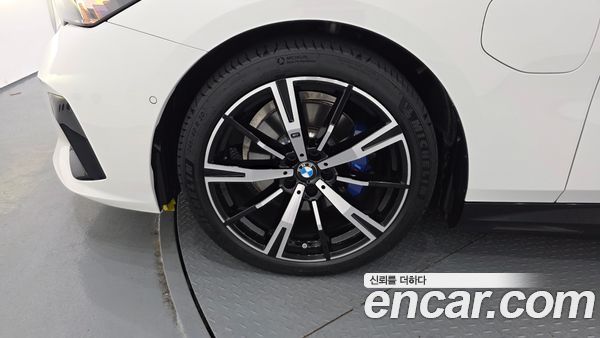 BMW 5 Series 2025, фото 4