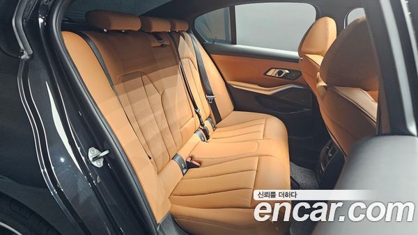 BMW 3 Series 2025, фото 18