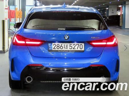BMW 1 Series 2023, фото 5