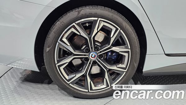 BMW i4 2024, фото 4