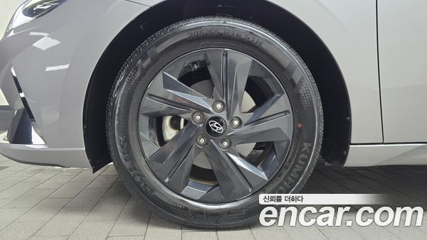 Hyundai Elantra 2023, фото 5