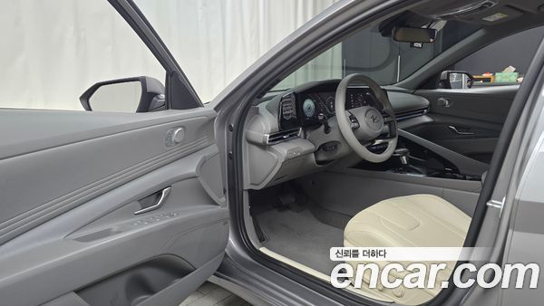 Hyundai Elantra 2023, фото 13