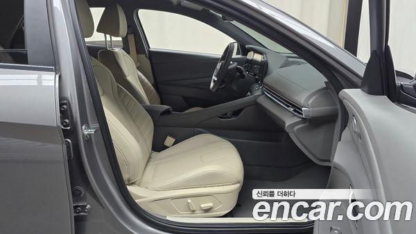 Hyundai Elantra 2023, фото 16