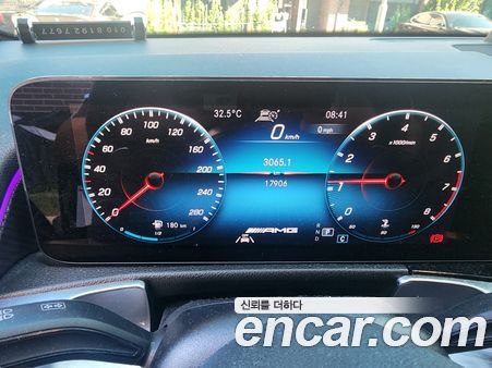 Mercedes-Benz GLB 2023, фото 2