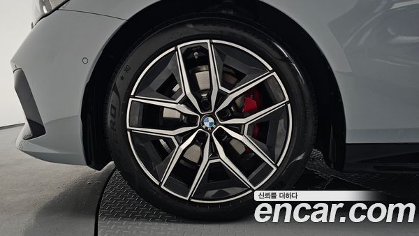 BMW 5 Series 2025, фото 4