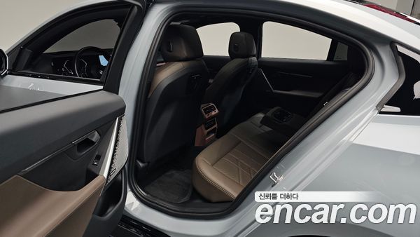 BMW 5 Series 2025, фото 15