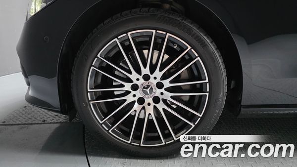 Mercedes-Benz C-Class 2023, фото 5
