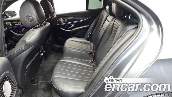 Mercedes-Benz E-Class 2021, фото 17