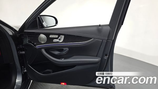 Mercedes-Benz E-Class 2021, фото 14
