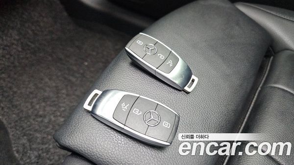 Mercedes-Benz GLB 2021, фото 32