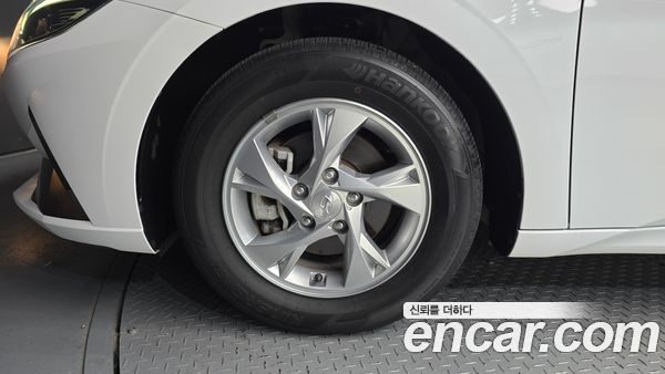 Hyundai Elantra 2023, фото 5