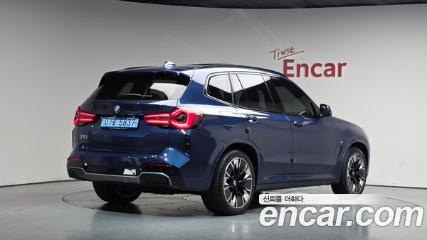 BMW iX3 2025