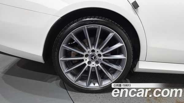 Mercedes-Benz E-Class 2022, фото 5