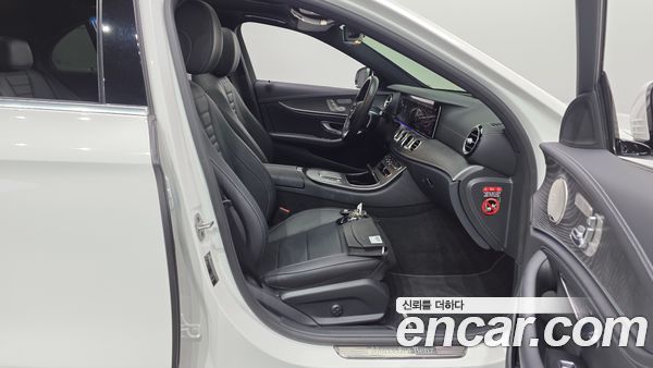 Mercedes-Benz E-Class 2022, фото 16