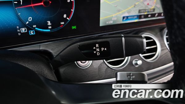 Mercedes-Benz E-Class 2021, фото 12