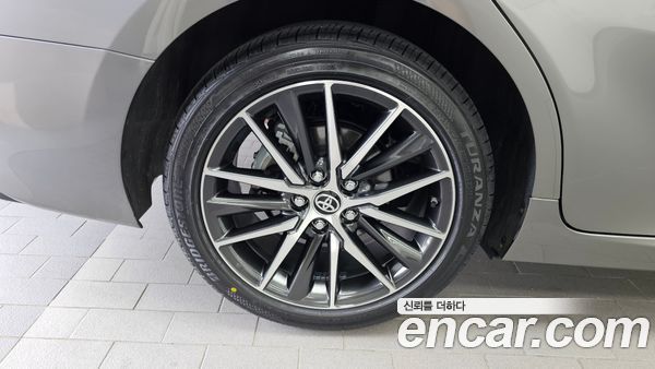 Toyota Camry 2023, фото 5
